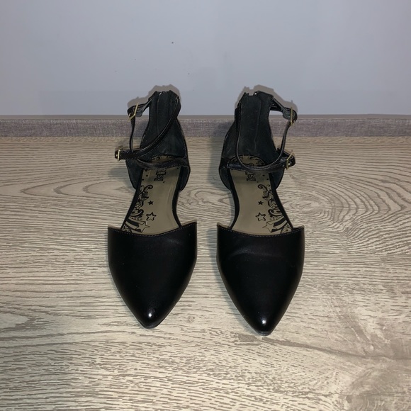 Point toe flats - Picture 2 of 6